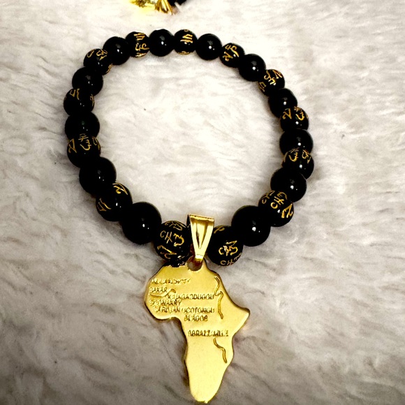 SOLD‼️ Africa continent beaded charm bracelet - Picture 3 of 3